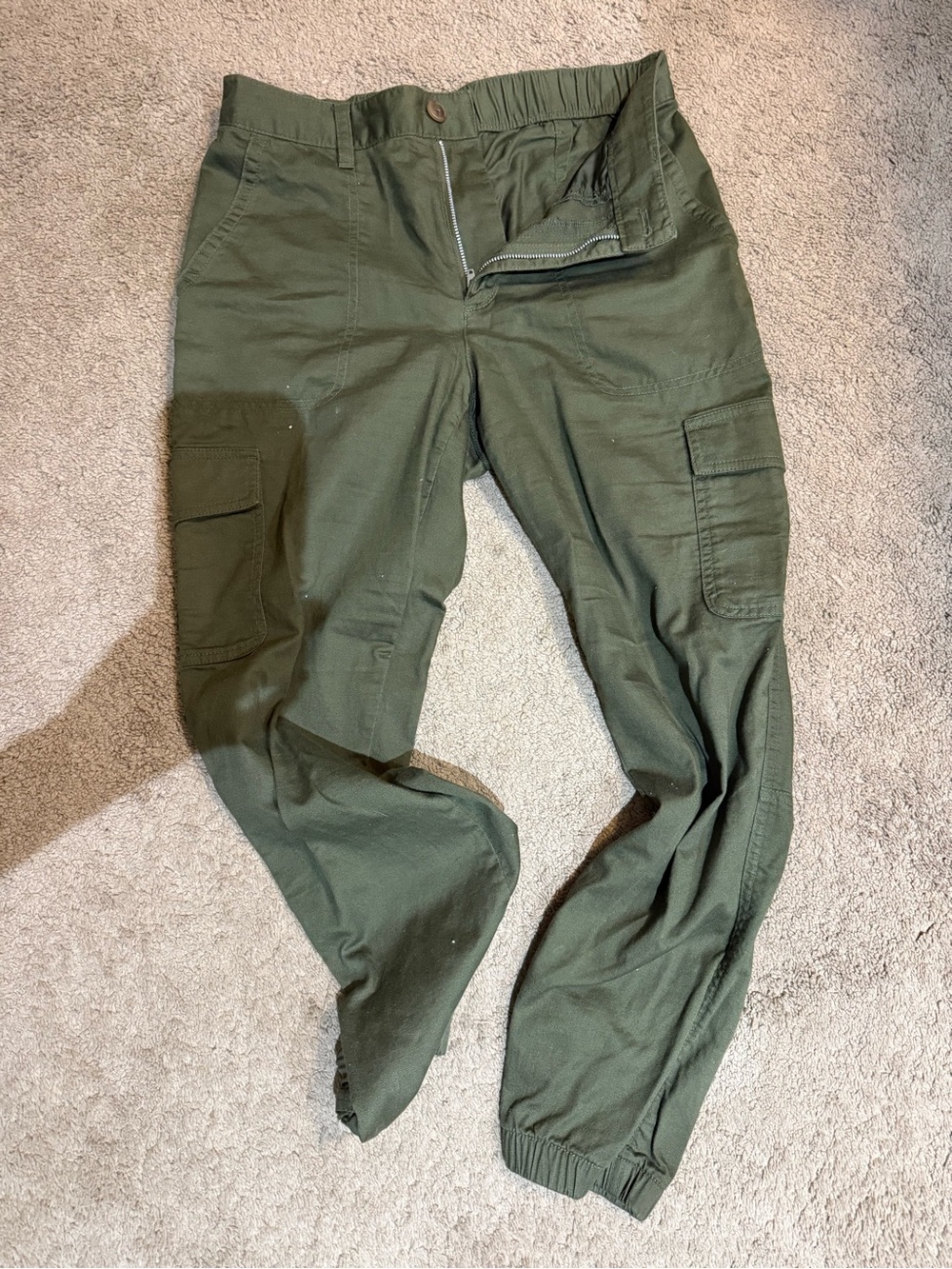 GAP Men's Olive Cargo Pants with Elastic Cuffs